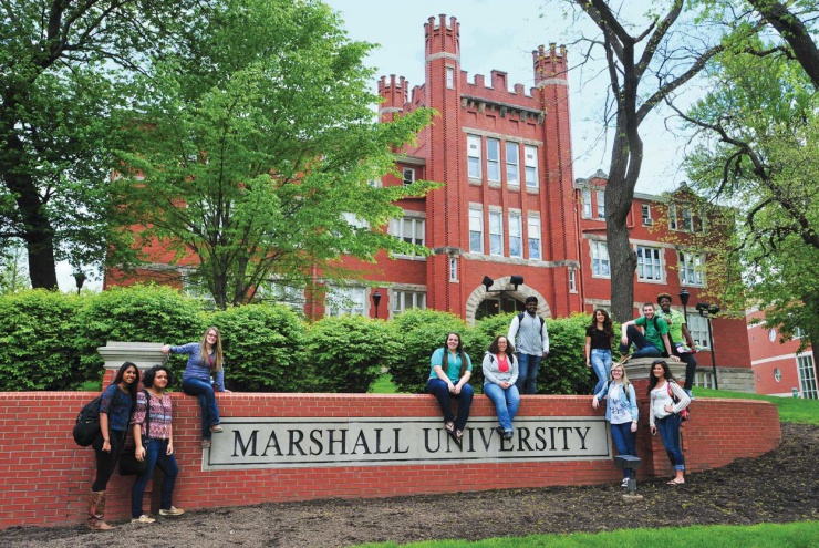 INTO Marshall University: стипендии и стажировки.